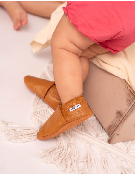 Zapatilla de bebé de cuero suave - Avellana