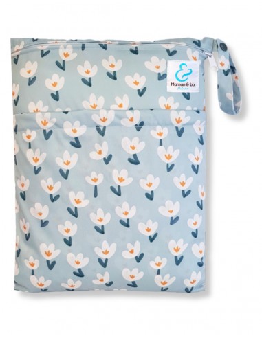 Waterproof bag for storing and carrying washable layers
