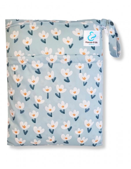 Waterproof bag for storing and carrying washable layers