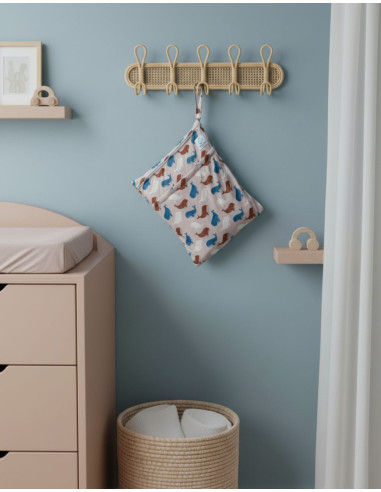 Waterproof bag for storing and carrying washable layers